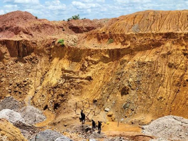 VIDEO: Two confirmed dead after collapse of galamsey pit at Ataase - Gh ...