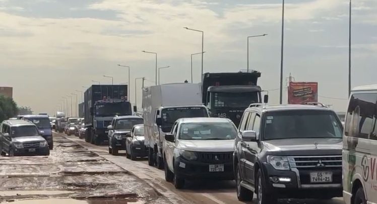 motorway-traffic-748x406